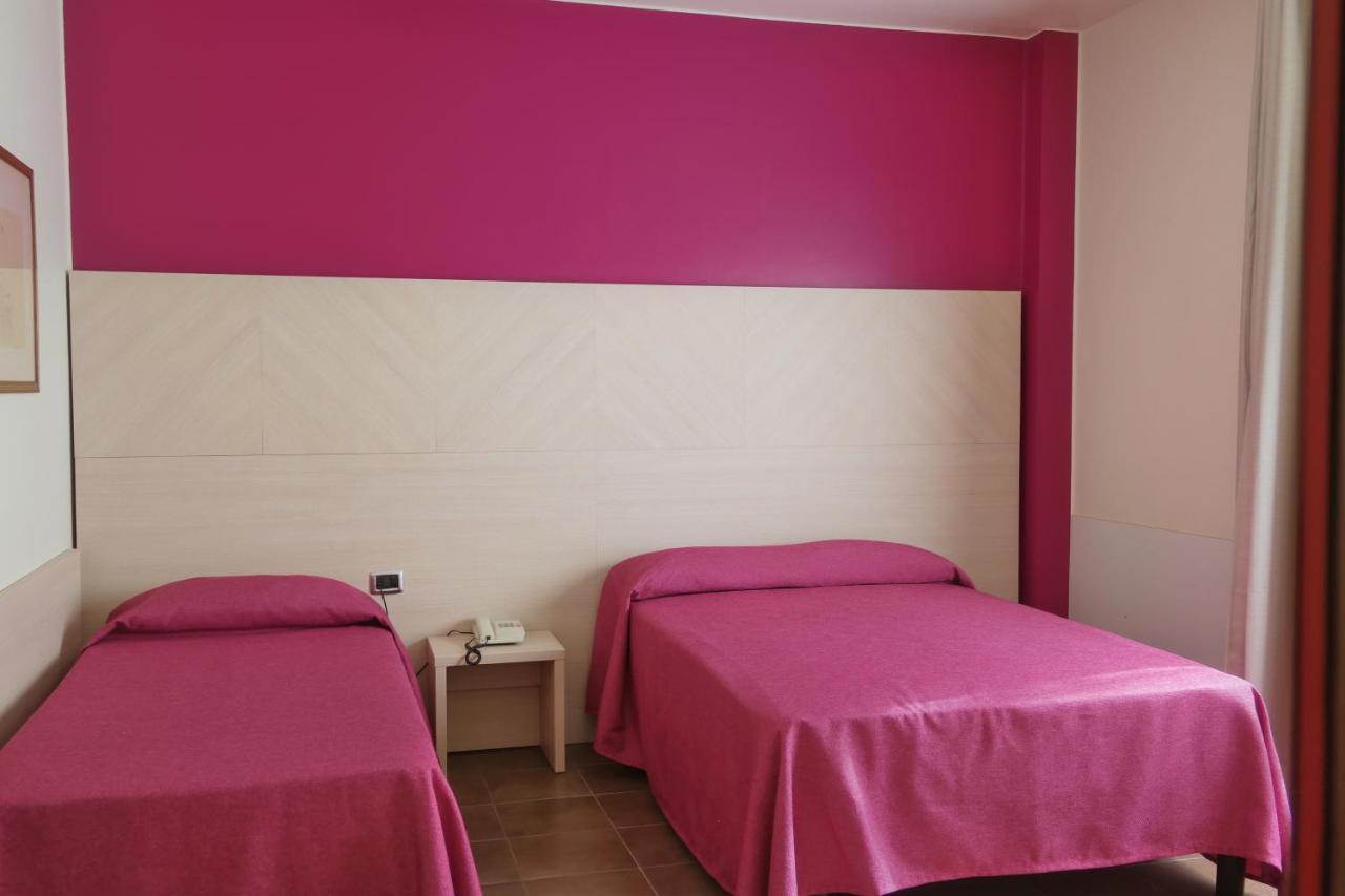 Hotel Paradiso สตรา ภายนอก รูปภาพ