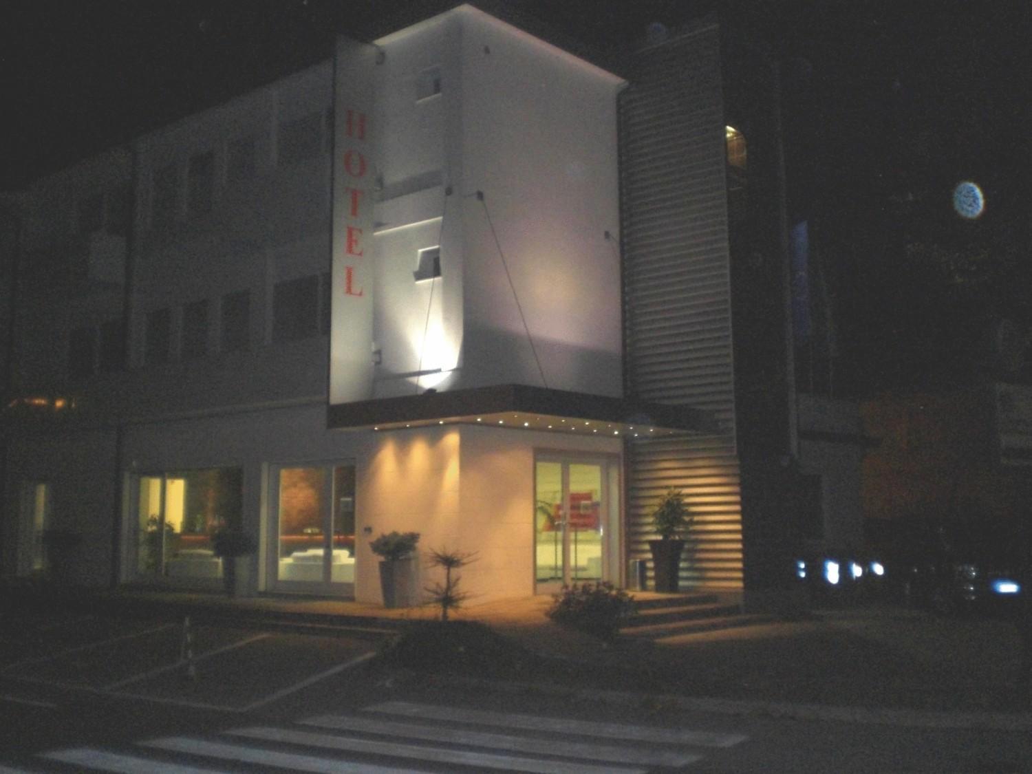 Hotel Paradiso สตรา ภายนอก รูปภาพ